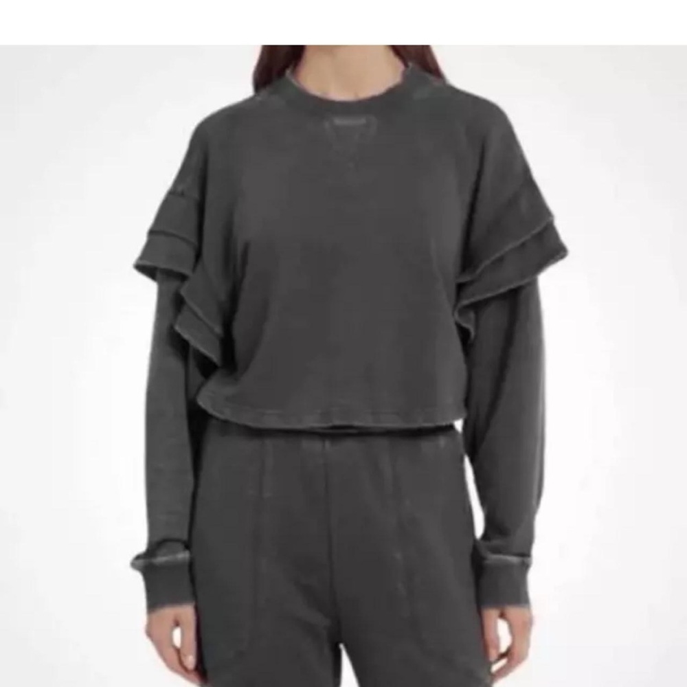 982-Cropped gray sweater with ruffle sleeves #cropped #ruffles #Croptop
